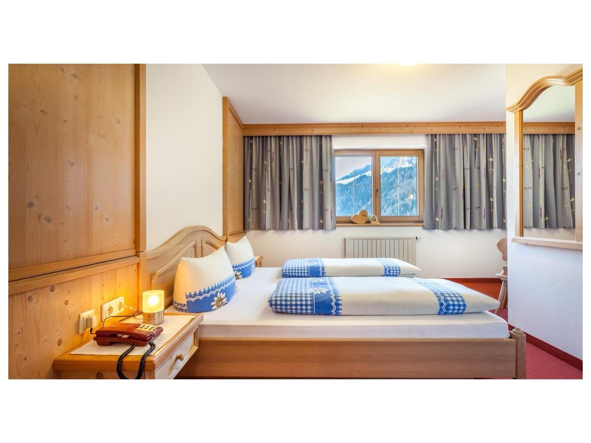 Schlafzimmer 2